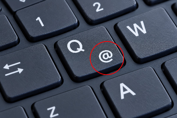 Cómo poner arroba en una laptop paso a paso